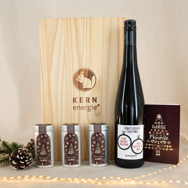 Geschenkset "Christmas Surviving" - Nüsse & Rotwein mit Grußkarte